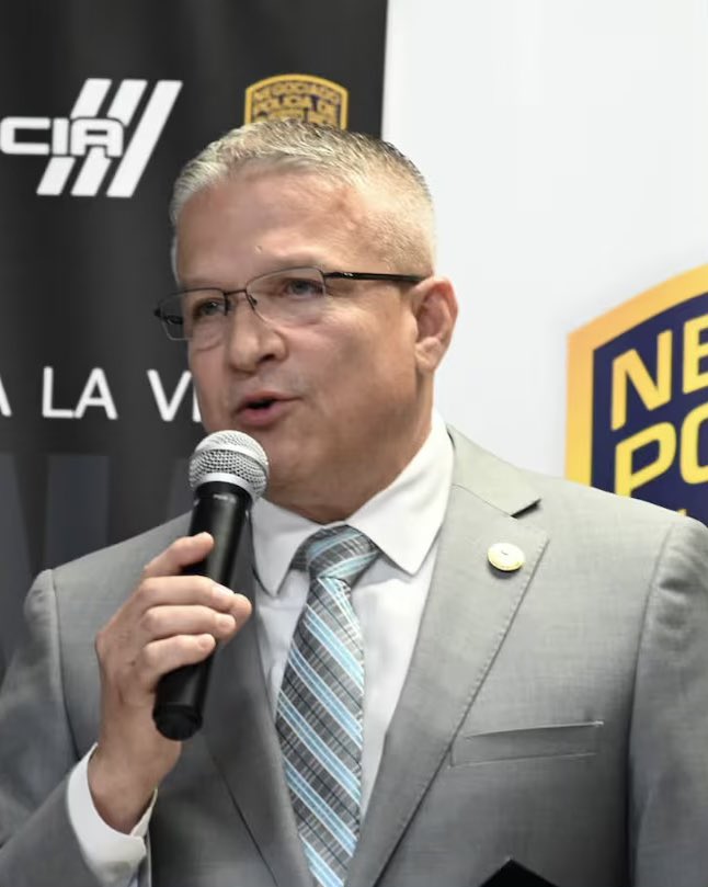 RobbyCortes's tweet image. Reporta @Metro_PR que el exsecretario del @DSPnoticias, Alexis Torres, habría vuelto a tomar el mando de la agencia, en una movida que no ha sido explicada públicamente, pues @Jenniffer ya había nombrado a la posición al General de Brigada, Arturo Garffer. metro.pr/noticias/2025/…