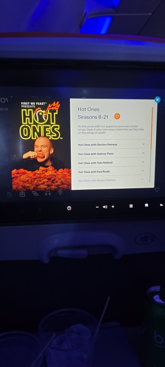 Mr_X's tweet photo. @seanseaevans @firstwefeast @JetBlue thank you for making my 5 hour flight fly by! #hotones https://t.co/GmlN8Lz1R5