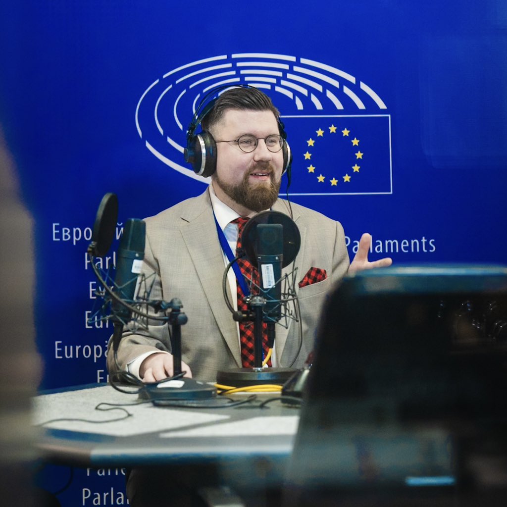 SebastianTyne's tweet image. Tänään oli aivan eeppinen 2 vs 1 politiikkaradion haastattelu sananvapaudesta ja somesta Ville Niinistön ja Maria Guzeninan raidatessa päälle.

Ilmoille heitettiin taas se jo mädääntynen vanha luu siitä, kuinka sensuuria pitäisi harrastaa, ettei vain joku päädy tekoihin.…