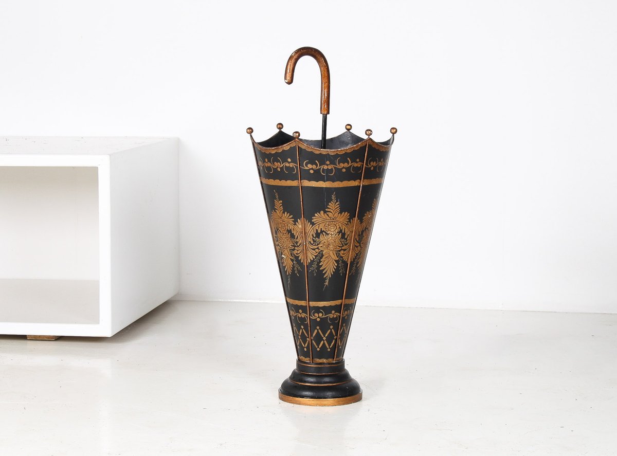 GreencoreGD's tweet photo. A mid-century Toleware hand-painted umbrella stick stand. Crafted from metal, this piece has a striking gold design set against a rich black background. #French #Umbrella #umbrellastand #midcentury #toleware #metal #decor #interiordecor
https://t.co/cU54HST1yD https://t.co/OpJXbG7Jto