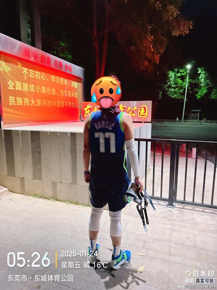 在门卫面前带上闻鞋绑带
Or
闻着穿了一周的臭鞋在操场上移动1小时
主人的任务，该怎么选🤯