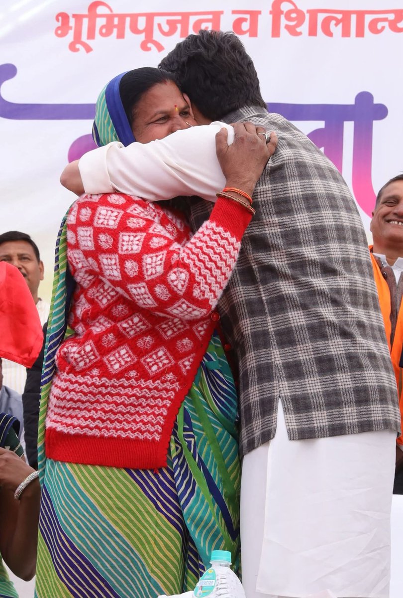 ajayteonthaR's tweet photo. #जो_खानदानी_रईस_हैं, 
#वो_मिजाज़_रखते_हैं_नम्र_अपना"🙏❤️
@JM_Scindia https://t.co/YK7dFKEeIl