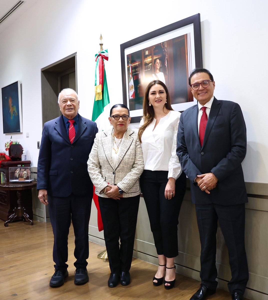 rosaicela_'s tweet photo. Este jueves nos reunimos en la @SEGOB_mx con el coordinador del @PtSenado, @AlbertoAnayaGt; la senadora @geovanna_b y el diputado @BenjaminRoblesM. Coincidimos en la importancia de fortalecer la unidad de México. 🇲🇽 @Claudiashein https://t.co/GjHoaCU52O