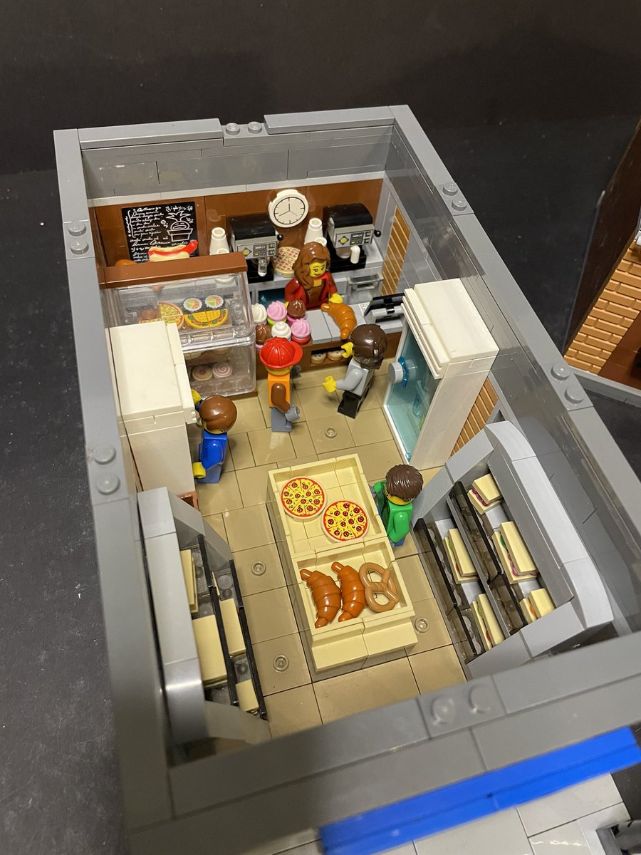 TheAcodiz's tweet photo. LEGO Moc, Greggs. https://t.co/nONH1Ab2Zb