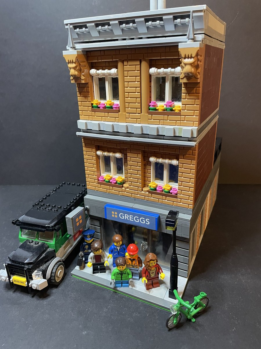 TheAcodiz's tweet photo. LEGO Moc, Greggs. https://t.co/nONH1Ab2Zb