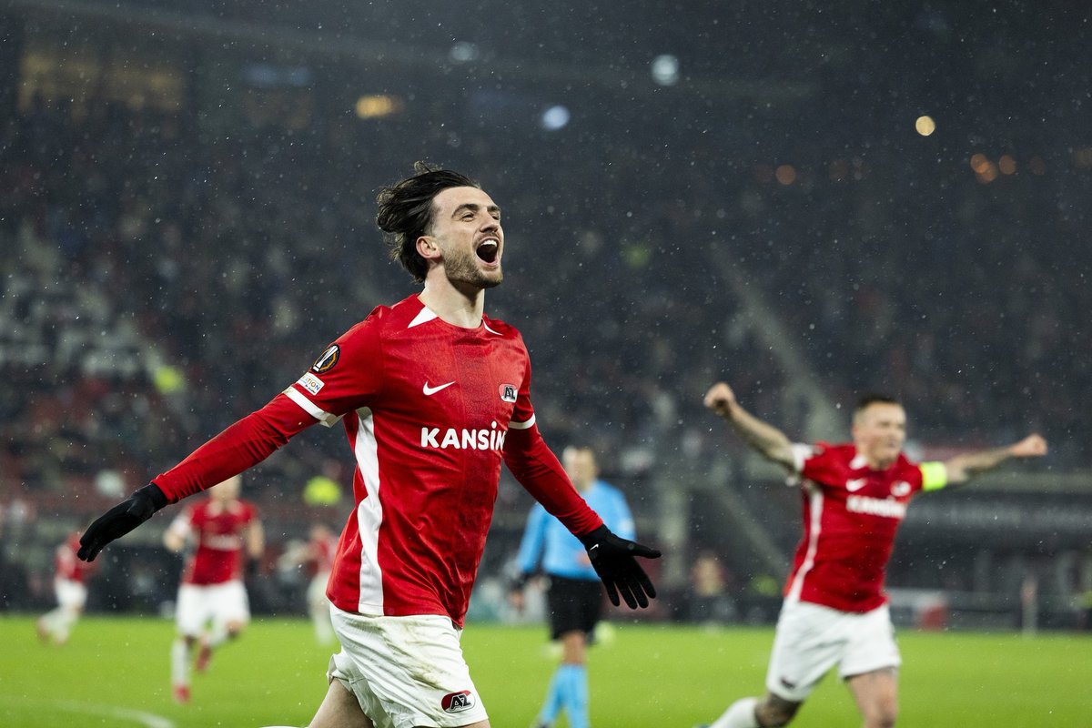 BrianWijker's tweet photo. Wat een heerlijke campagne van AZ. Op dit moment de beste Nederlandse club in de Europa League. En dat met misschien wel het moeilijkste programma. #azrom https://t.co/ttxnqBriUq
