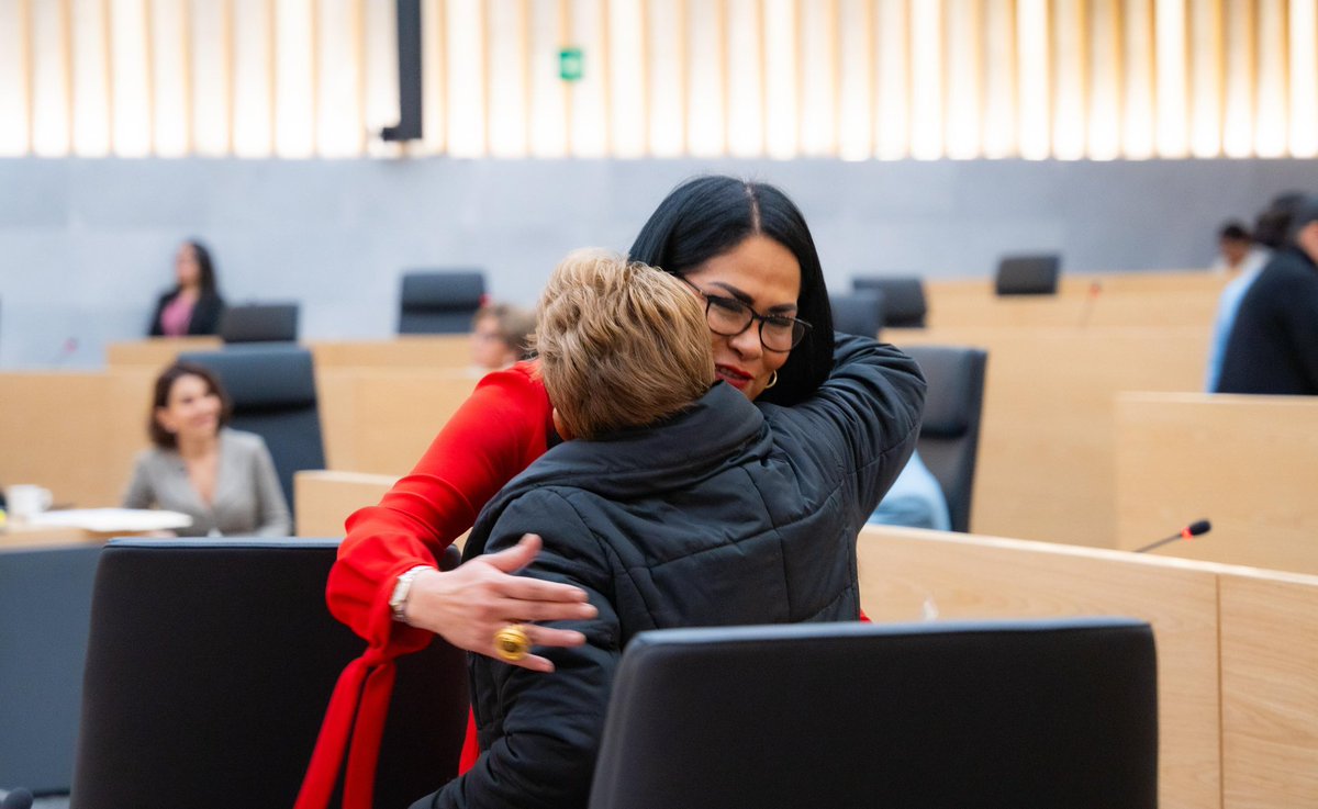 MovCiudadanoPue's tweet photo. 🔸 Desde el @CongresoPue, la Dip. @FedrhaSuriano, presentó la iniciativa del #DerechoAlLuto como un derecho fundamental para vivir el duelo con dignidad, sin afectar la estabilidad laboral. A trabajadores al servicio del estado y del ayuntamiento. #MeMuevoPorPuebla ⚡🦅 https://t.co/ZI5SlrKsst