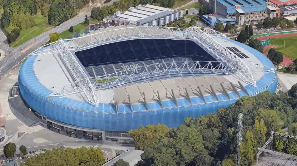 mgbreda's tweet photo. @VictorRomeroEC @pauilaia ¿Alguien sabe si esta parte gris del techo del Anoeta será pintada algún día? Lleva años con esta diferencia de color, pero quedaría más bonito todo en blanco. https://t.co/bPU9fnp7YM