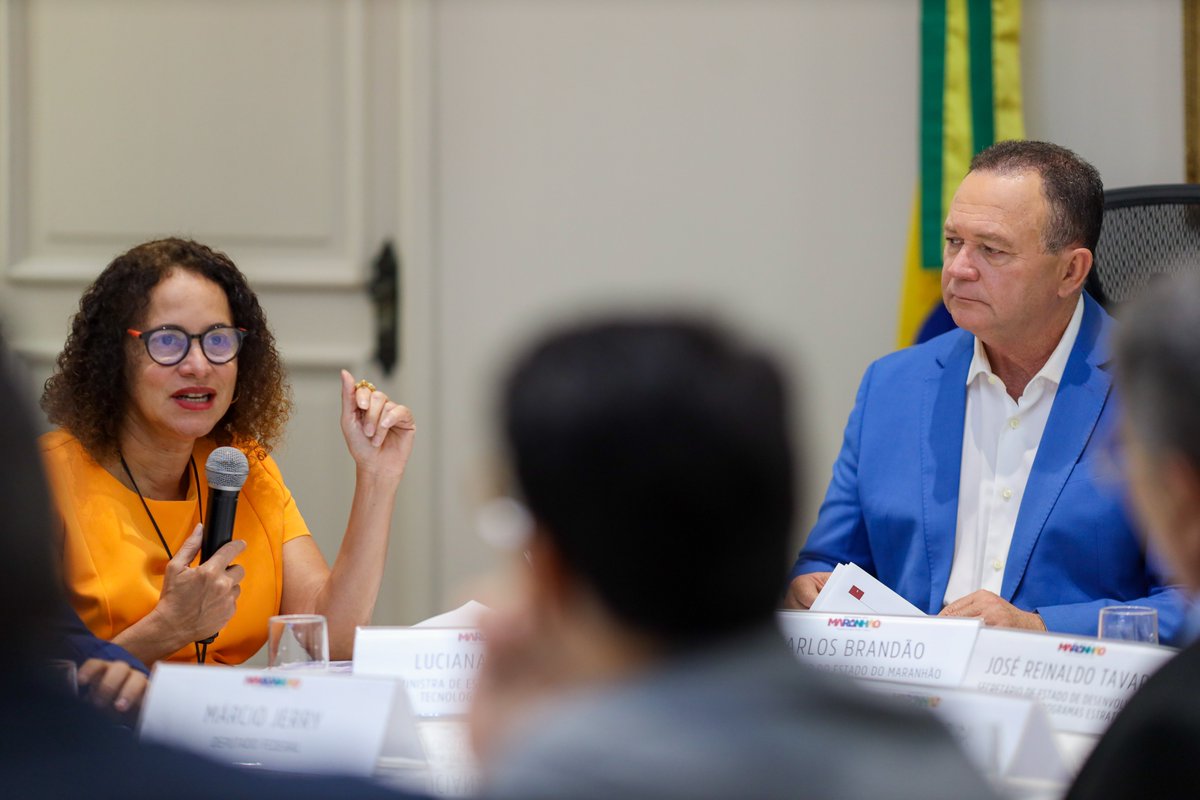GovernoMA's tweet image. 🤝 Hoje (23), tivemos uma reunião produtiva com a ministra de Ciência, Tecnologia e Inovação, Luciana Santos.

✅ Diálogo e cooperação para fortalecer a inovação e o desenvolvimento no Maranhão.

#GovernoMA #InovaçãoMA #Maranhão