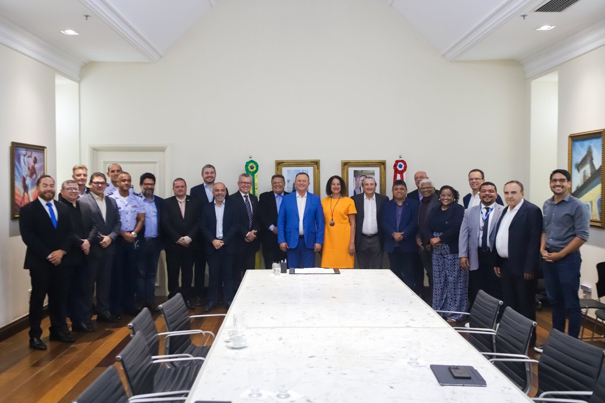 GovernoMA's tweet image. 🤝 Hoje (23), tivemos uma reunião produtiva com a ministra de Ciência, Tecnologia e Inovação, Luciana Santos.

✅ Diálogo e cooperação para fortalecer a inovação e o desenvolvimento no Maranhão.

#GovernoMA #InovaçãoMA #Maranhão