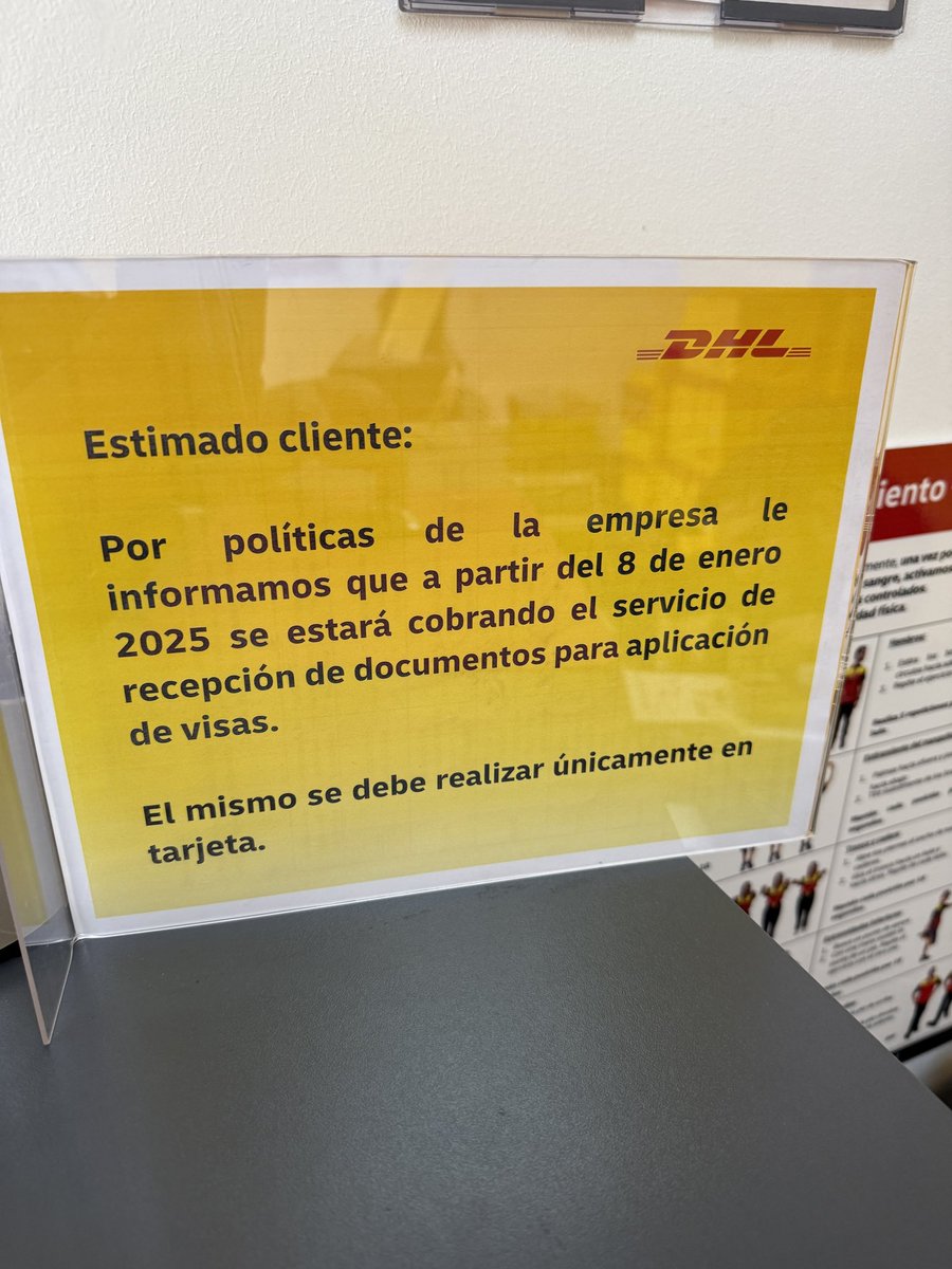 fdocortesch's tweet photo. @DHLGlobal @usambassadorcr ahora están cobrando por dejar los documentos en Dhl, tras de qué duran toda la vida ahora hay que pagar, antes estaba cubierto por la embajada ! #visacostarica #usvisa #pagarporenviar #visacr #visausacostarica #dhlcostarica https://t.co/vOMropCmkG