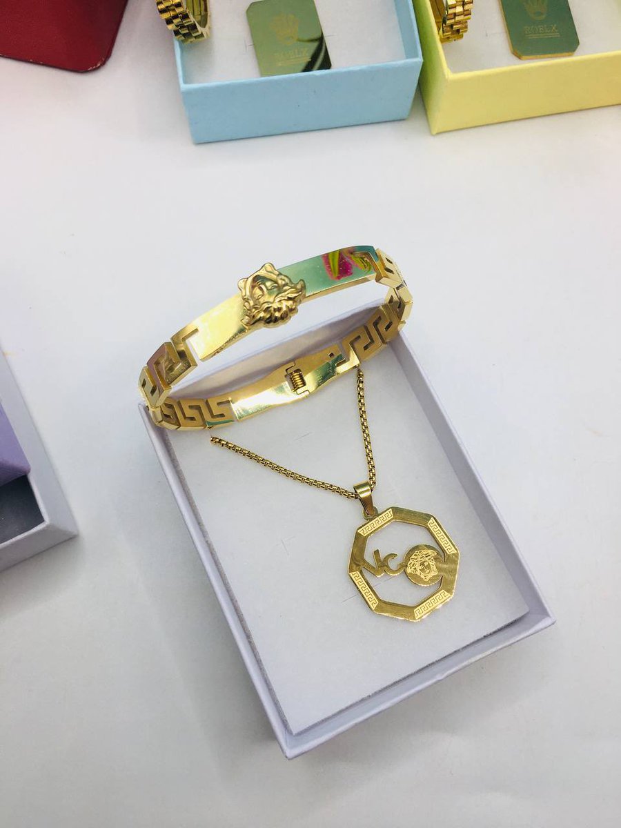scentbypearlz's tweet photo. Men deserve gifts too this season ❤️
Don’t leave the men out this Valentine’s season,
Grab this sleek necklace or bangle for your man for as low as 10k
🏷️10,000 naira
#ValentinesGift #GiftForHim #ValentineGiftIdeas #MenAccessories https://t.co/7fwbluuNNl