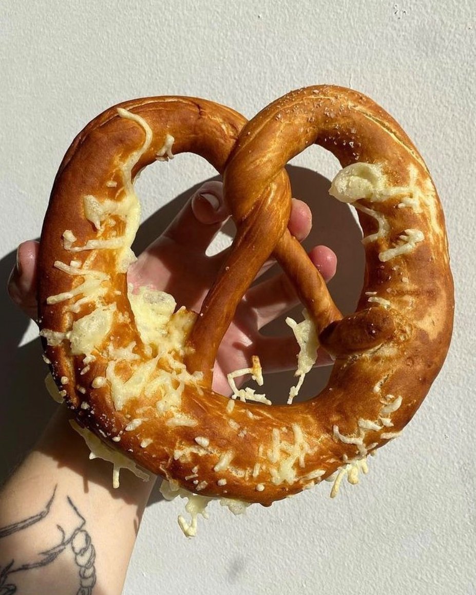LFBrewery's tweet photo. Bring your team down to Leslieville for Sunday Funday on February 2nd!⁠ @sausagepartytoronto will be getting the brunch party started plus, Family-friendly trivia hosted by @twintowntrivia - grab your brunch and a beverage, and get ready to play at 11:30AM 🌭🍻⁠ https://t.co/IQ3D94mJ6X