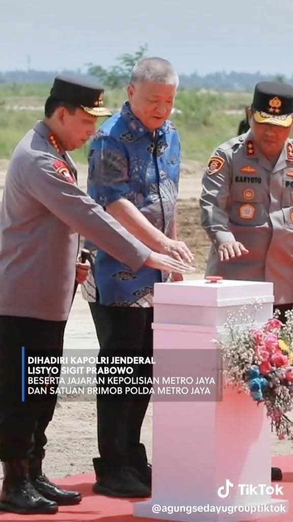 cobeh2022's tweet photo. Kapolri Bersama Aguan
. https://t.co/tjRwDZV2C8