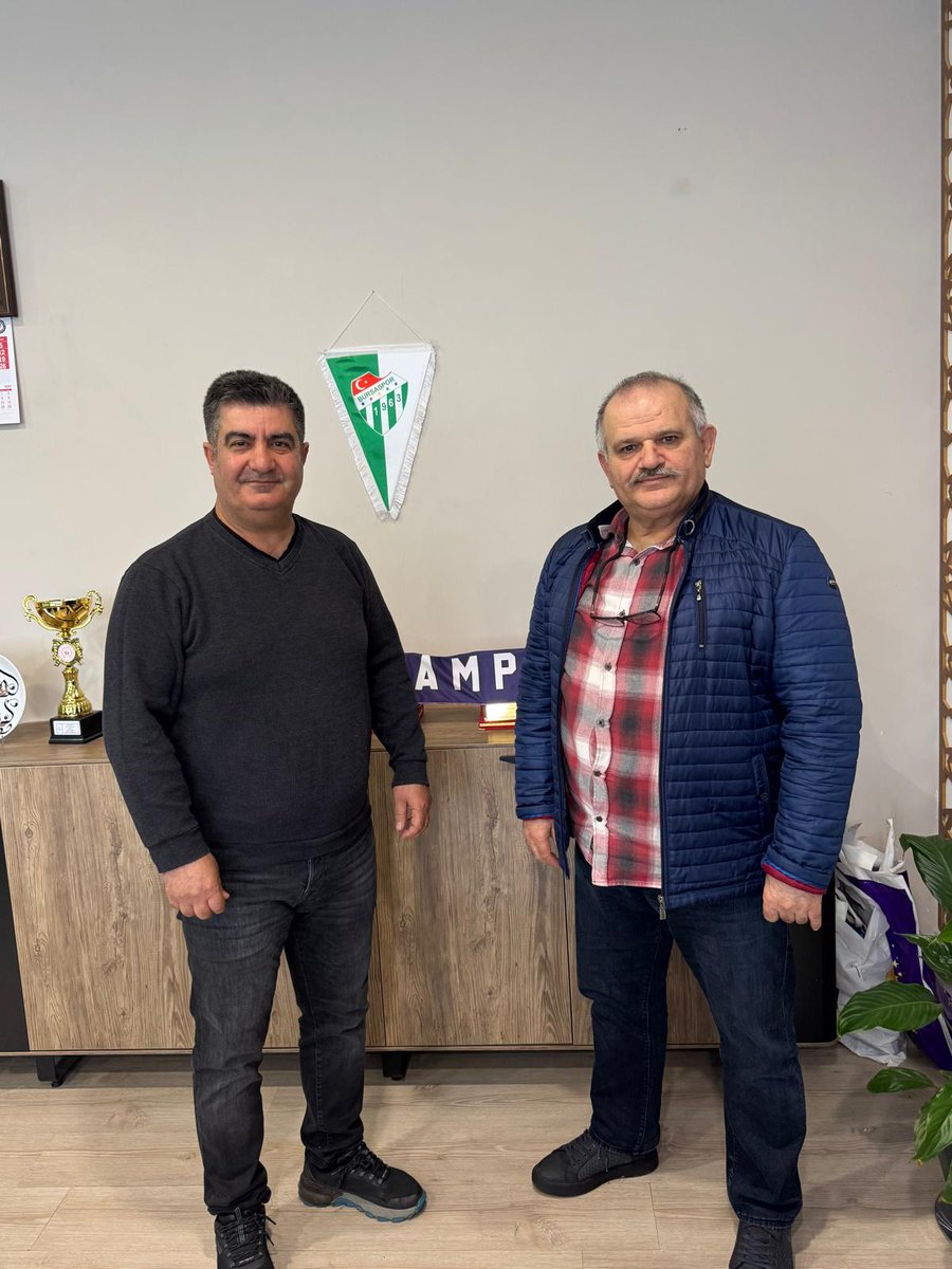 FaikyO's tweet photo. Bursa Genç Saray Spor Kulübü okulumuzu ziyaret edip tebrik etti. Sayın başkana Hakan Subaşı ve ekibine teşekkür ediyoruz. https://t.co/JQpeqnrdzl