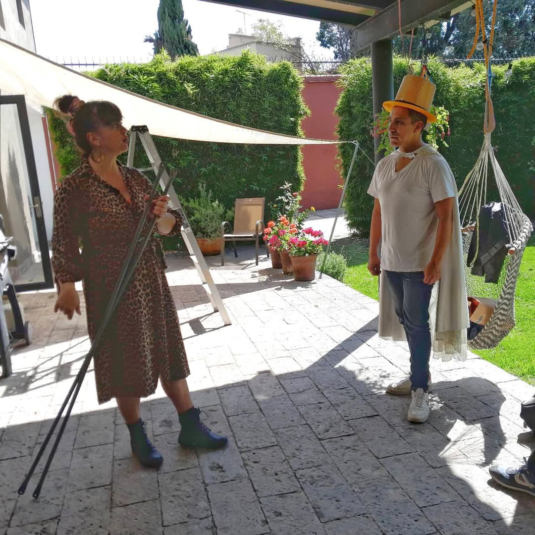 ro_teatro's tweet image. Ensayando... Camino a la presentación especial de Sócrates Mega Star en el XXXVII ENCUENTRO DE LOS AMANTES DEL TEATRO de @cemex_itiunesco en el @CCB_INBAL.
Fotos: Jose J Reyes @serguay66
#SocratesMegaStar #socrates #teatro #griego #filoheleno #ensayos #festival