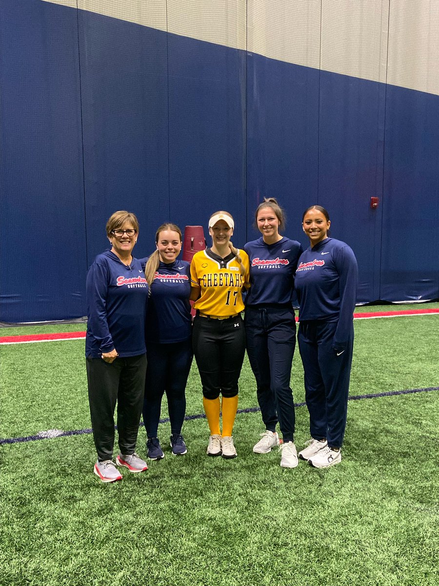 ellabonk2026's tweet photo. I had an amazing time at the @StonyBrookSB camp this past weekend! A huge shoutout to the incredible coaches and players for making it such a fun and a wonderful experience. @SbCheetahs @BullockChicago @BoDomeBville @CORE1inc @thealliancefp @ondecksoftball @ExtraInningSB https://t.co/awpzYeGPh0