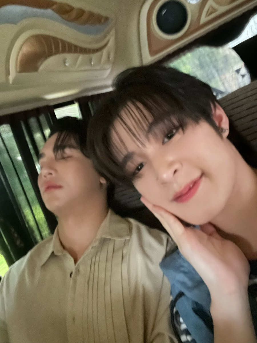 COSMlC_AMBER's tweet photo. This year is going to be a good year for them &amp; heartdisk I just know it. ☺️🩵🩷 I’m excited because in the upcoming months I’m about to have a lot of first experiences as a baby heartdisk. 🥹👉🏻👈🏻 +
#AlwaysWithMaxNat #ฮาร์ทดิสไปกันต่อ https://t.co/4F0MFmWrRj