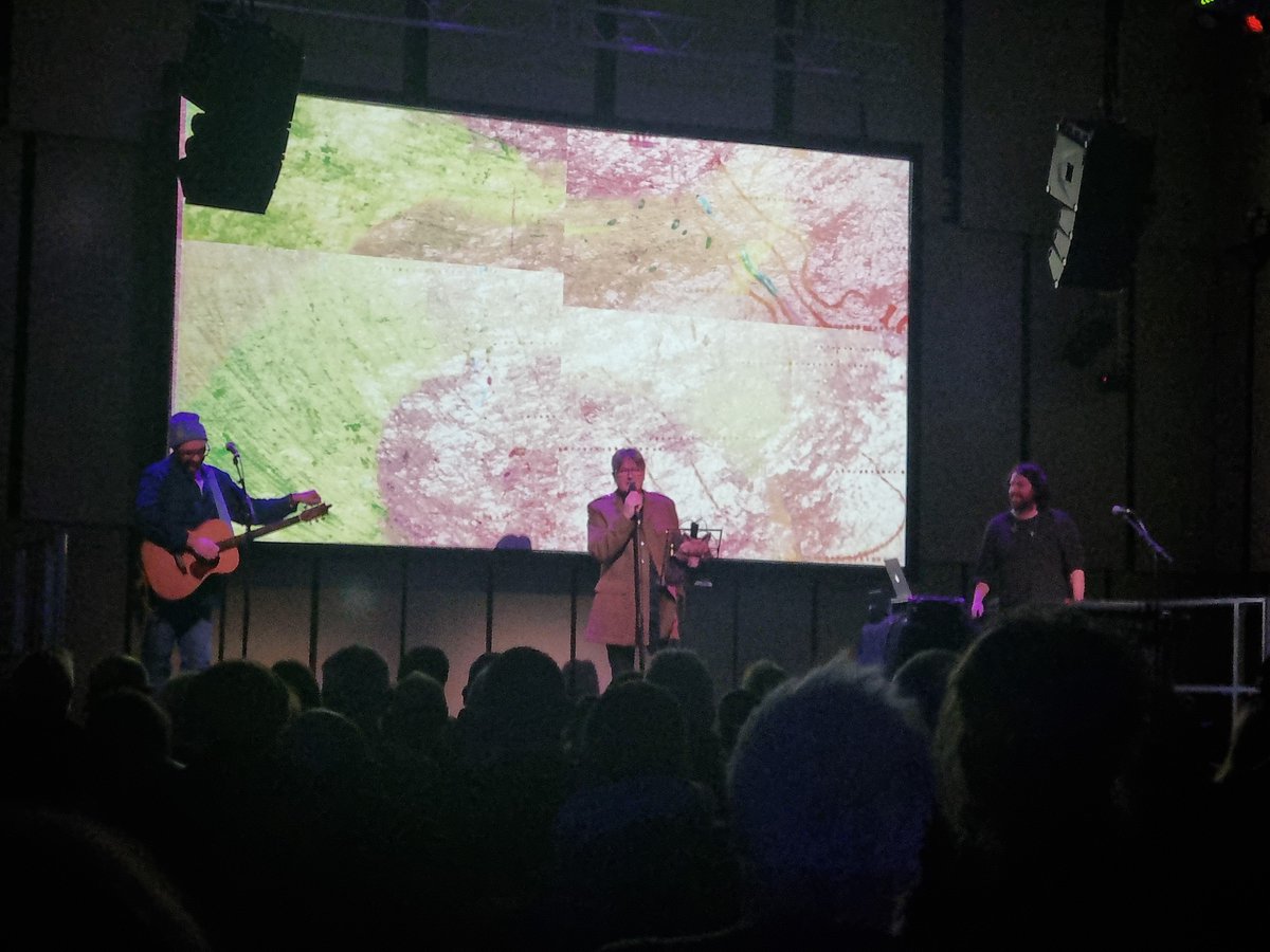 Johnny__Mcr's tweet photo. 3 shit photos of LYR at Liverpool philamonic music room https://t.co/kqwpdliOL5