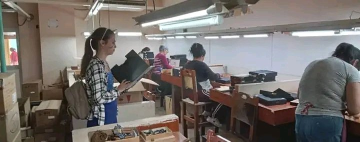 BTaguasco63285's tweet photo. El departamento de Extensión de la Biblioteca Pública Municipal realiza la actividad: La lectura modificando conducta, para los trabajadores de la fábrica de tabaco torcido.
#Taguasco 
#CulturaTaguasco 
#BibliotecaMunicipal 
#PromociónDeLaLectura 
#SanctiSpíritusEnMarcha https://t.co/bXrijAS7rM