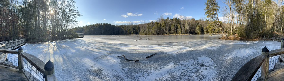ClaytonRWalker's tweet photo. It was a bit chilly, but a beautiful day for a walk on the dock @bays_mountain
The largest city park in #TN right here in Kingsport is truly a unique treasure regardless of the temperature.
#LoveWhereYouLive #ModelCity @VisitKingsport @kptchamber https://t.co/vMe3ck285g