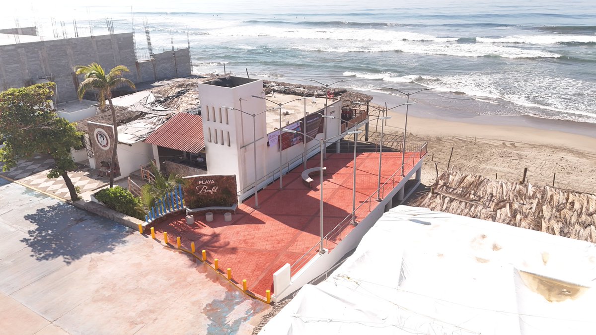 AbelinaLopezR's tweet photo. Hoy es un día muy feliz. La agenda marca entrega de obras en diferentes lugares de nuestra hermosa zona turística. 

El primer punto que visitamos fue el barrio mágico de La Bonfil, donde se inauguraron dos accesos de playa que forman parte de la modernización que se está llevando a cabo en este paradisiaco rincón, de la mano de autoridades federales y estatales, pero sobre todo, con la colaboración de los habitantes y prestadores de servicios de la zona. 

Este es un proyecto muy noble que parte del respeto al entorno y la preservación de los espacios públicos, pues las playas que son nuestro hogar y bendición, deben mantenerse accesibles para todos y el turismo debe también virar hacia la conservación de la naturaleza y tradición de un lugar. 

¡Vengan a La Bonfil!, ¡Vengan a Acapulco, la casa de todas y todos!