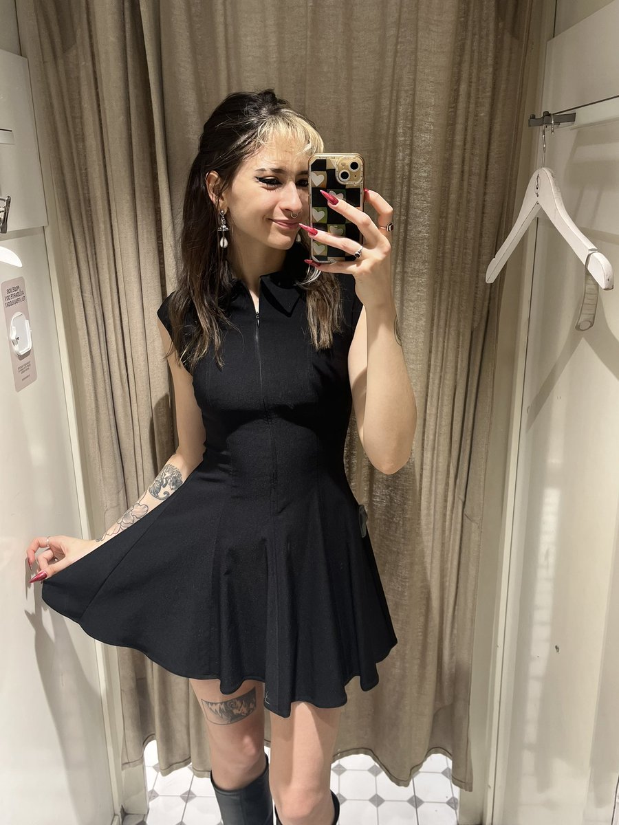 shiroope's tweet photo. little black dress🫰🏻 https://t.co/hwALpPLkx4