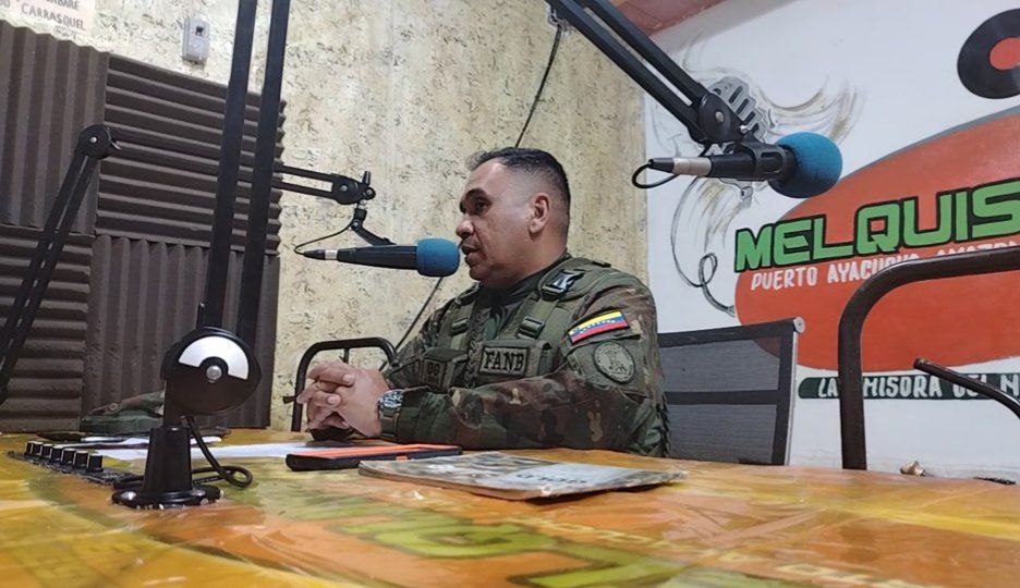 Amazonas63ZODI's tweet photo. GD Lionel Raúl Sojo Rada comandante de la ZODI AMAZONAS difundió a traves de programa radial el pronunciamiento de nuestro General en Jefe para el inicio de los ejercicios militares "Escudo Bolivariano 2025" a desarrollarse en todo el territorio nacional. https://t.co/v6XDQMe5hP