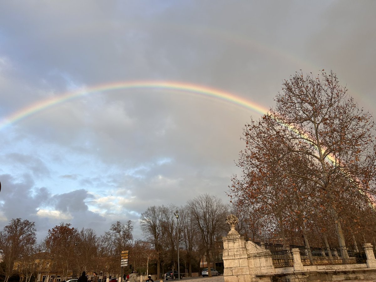 margagh03's tweet photo. #arcoiris impresionante https://t.co/E0QgO8kINo