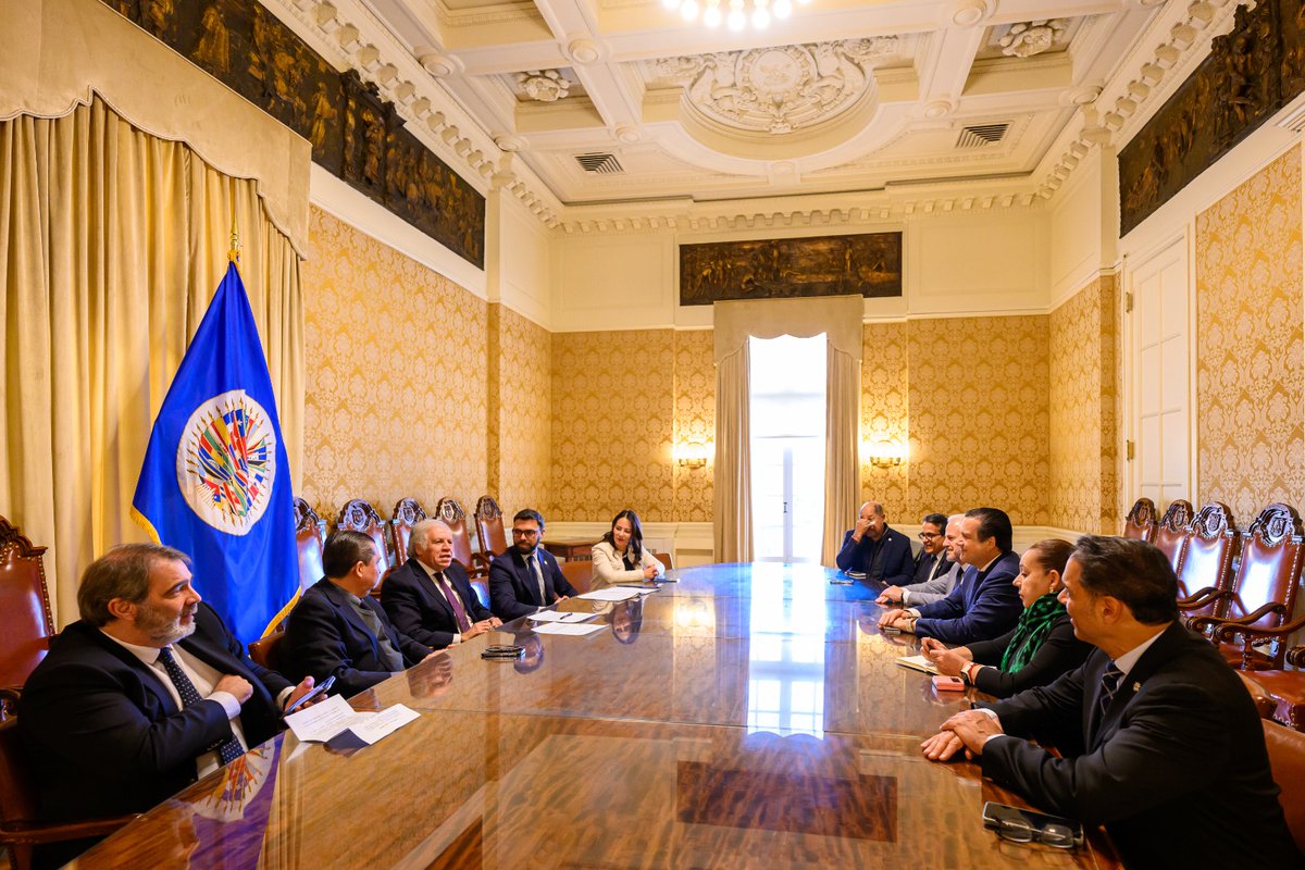 Recibimos al Rector Enrique Navarro y a las autoridades de la Universidad Santander, quienes expresaron su interés en colaborar con el Proyecto: Diálogo Hemisférico con Gobiernos Subnacionales de <a href="/OEA_oficial/">OEA</a> Trabajamos para fortalecer la democracia y la educación de la región.