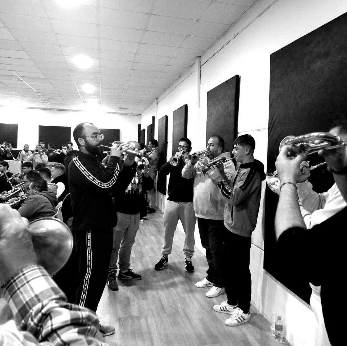 "Macarena", "Misericordia isleña", "La Esperanza"... marchas que vuelven a sonar en nuestros ensayos.

#ensayosconESENCIA #tdscofrade #esencia