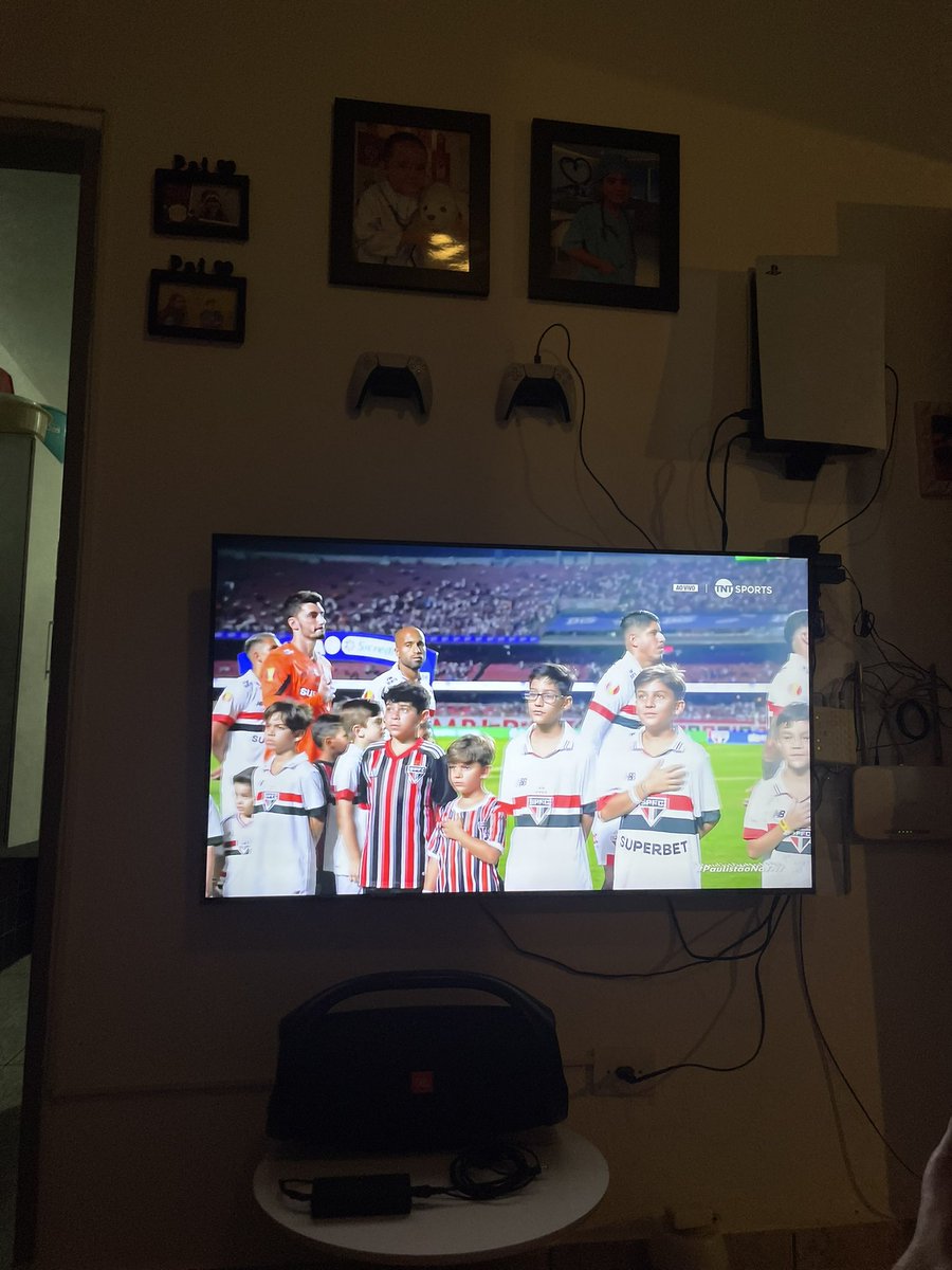 ogiba_'s tweet photo. Mais um ano de raivas com meu tricolor https://t.co/ZydI0Xwfes