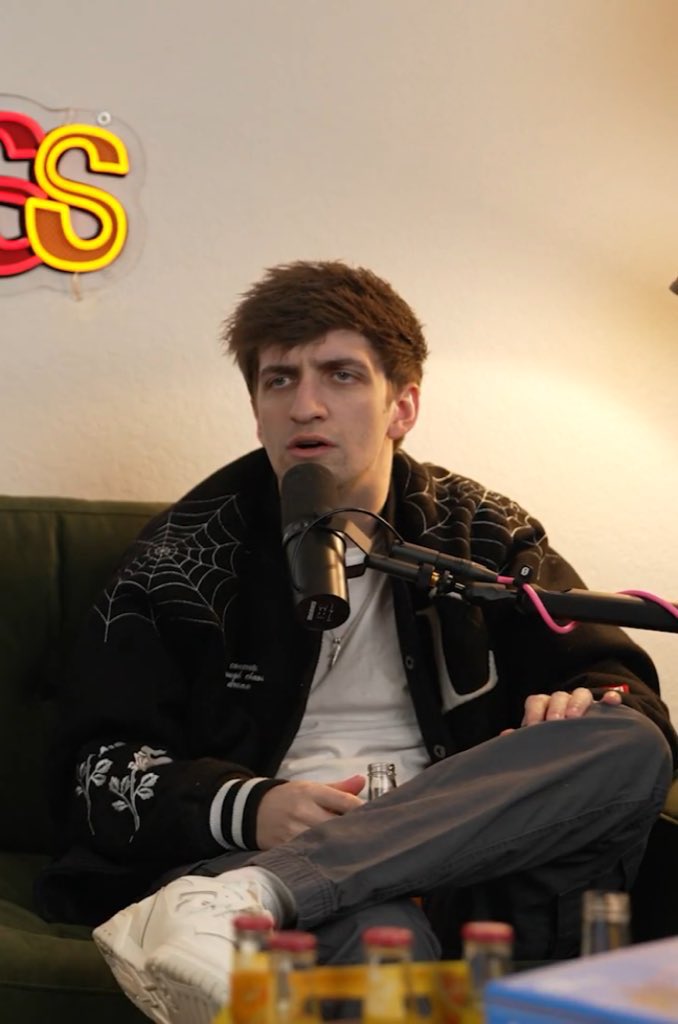 rye_am_bread's tweet photo. I REMEMBER WHY I SS IT!!! I THOUGHT PEZZY LOOKED LIKE THE DAD FROM CORALINE 😭 https://t.co/8f2lx7SY5C