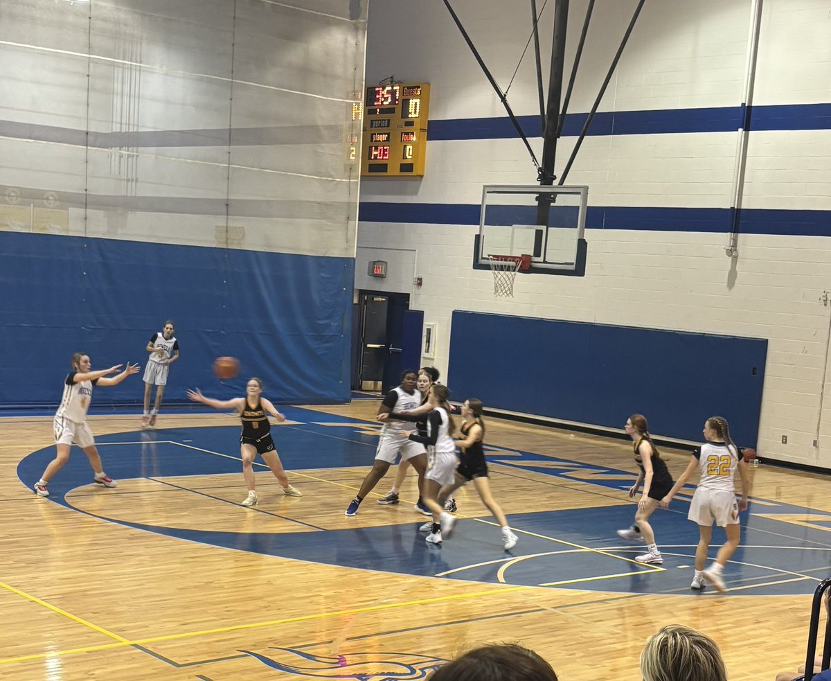 JonSchultzFHN's tweet photo. C Team Basketball leads 20-10 at half. https://t.co/zOkMZbhc39
