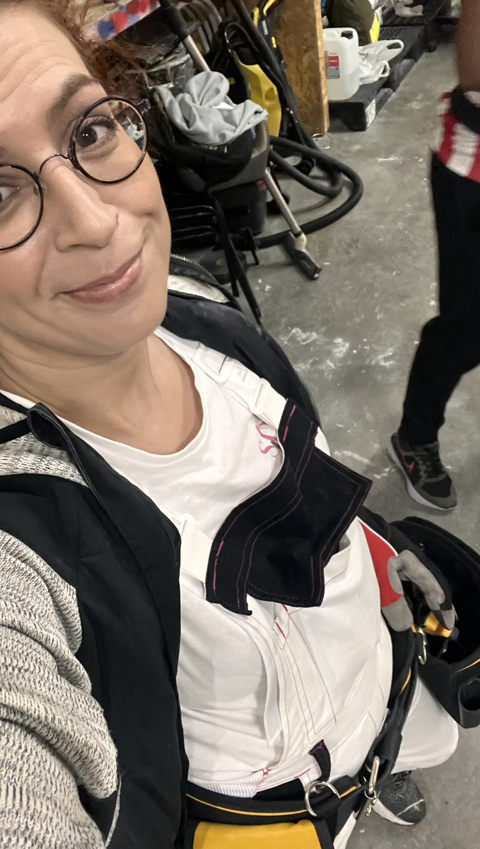 IrisMMira's tweet photo. @divisionxx96 O que esperas quando contratas um trolha / o que realmente chega 🫠😅
(Desculpa, não resisti 🤣) https://t.co/BgegTbxLr1