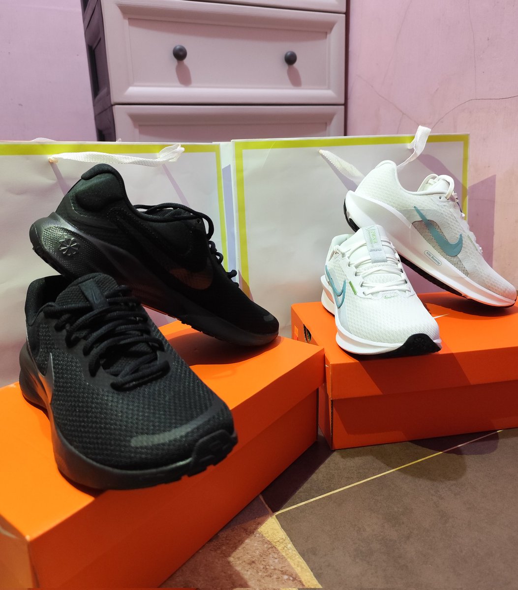 seldomjoyce's tweet photo. "Do not forget to buy yourself a small gift in appreciation for your hardwork." 

Hays 🥹
I'm so happy, Thank You Lord. We deserve this. https://t.co/3sQ5TviOGA