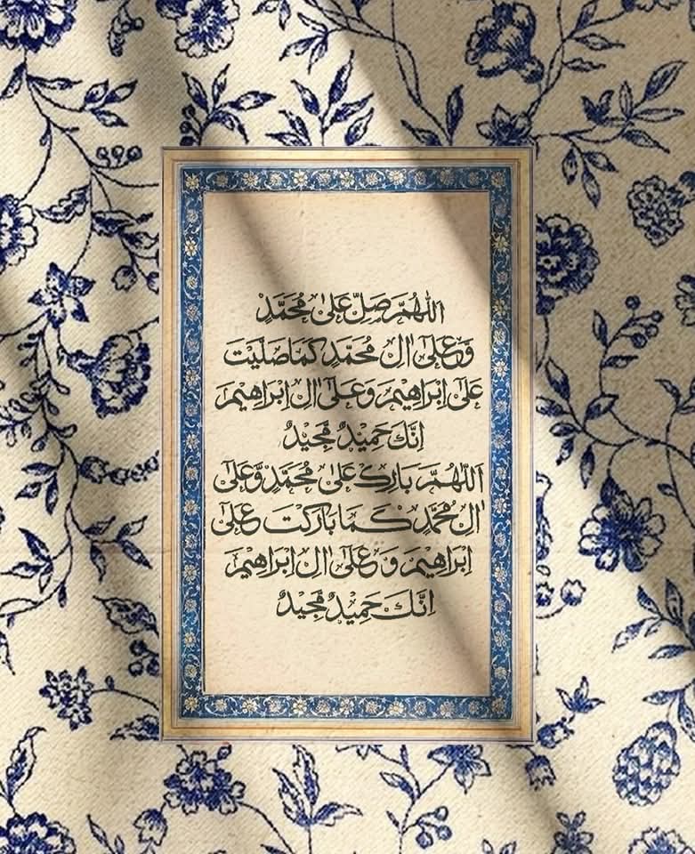 هُو الحَبيبُ الذي تُرجَىٰ شفاعَتُهُ
صَلُّوا عَلَيْهِ وَسَلِّمُوا تَسْلِيمًا ♡゙.