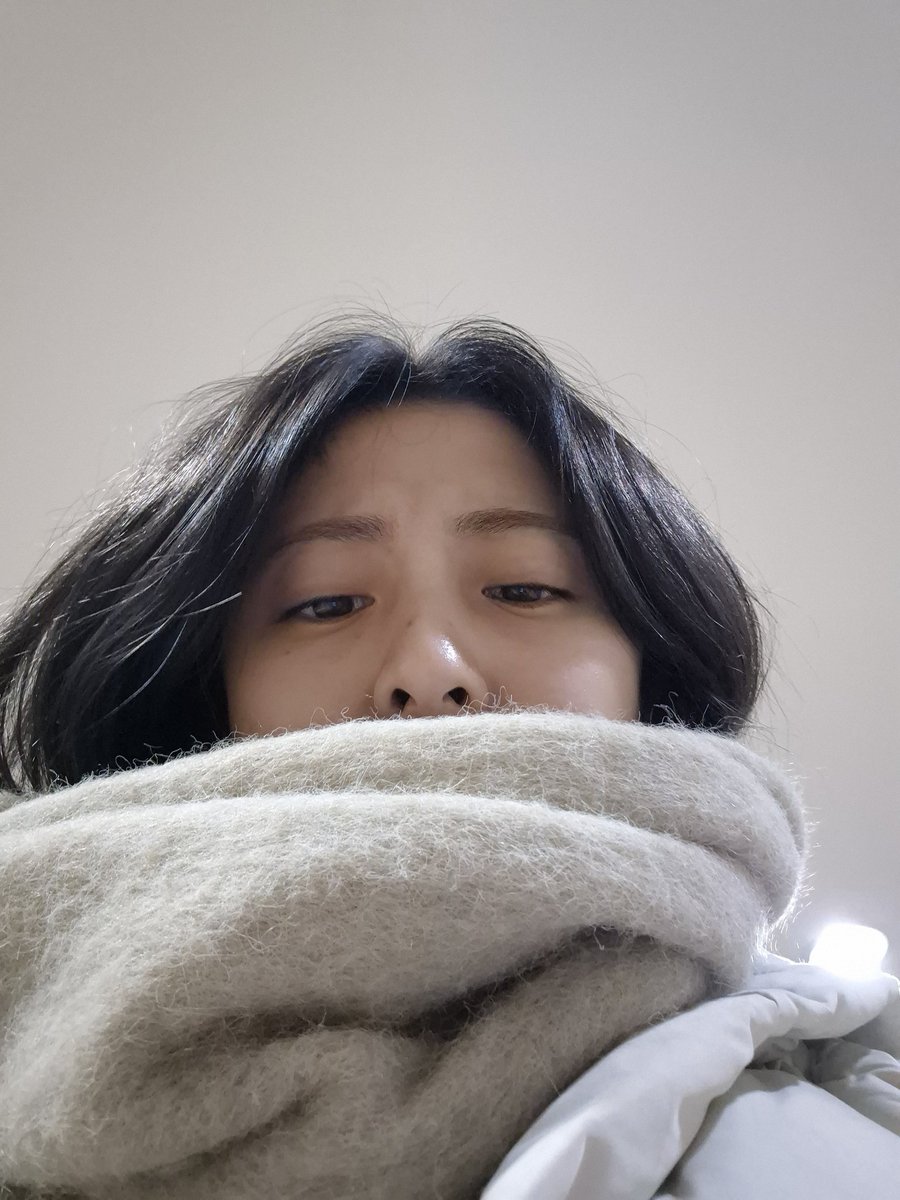 elsserafim's tweet photo. yunjin at 1am because of astrology bot 😭 https://t.co/SfLAHXrTB9