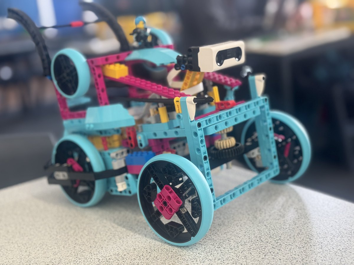 DHSB_MrScott's tweet image. Year 8 coding 😃 turtles 🐢 in Python 🐍 and Year 9 developing their LEGO vehicle even more to include more sensors and programming #GCSEComputerScience 💻 → #ComputerScience @dhsboys @raisingrobots @LEGO_Education