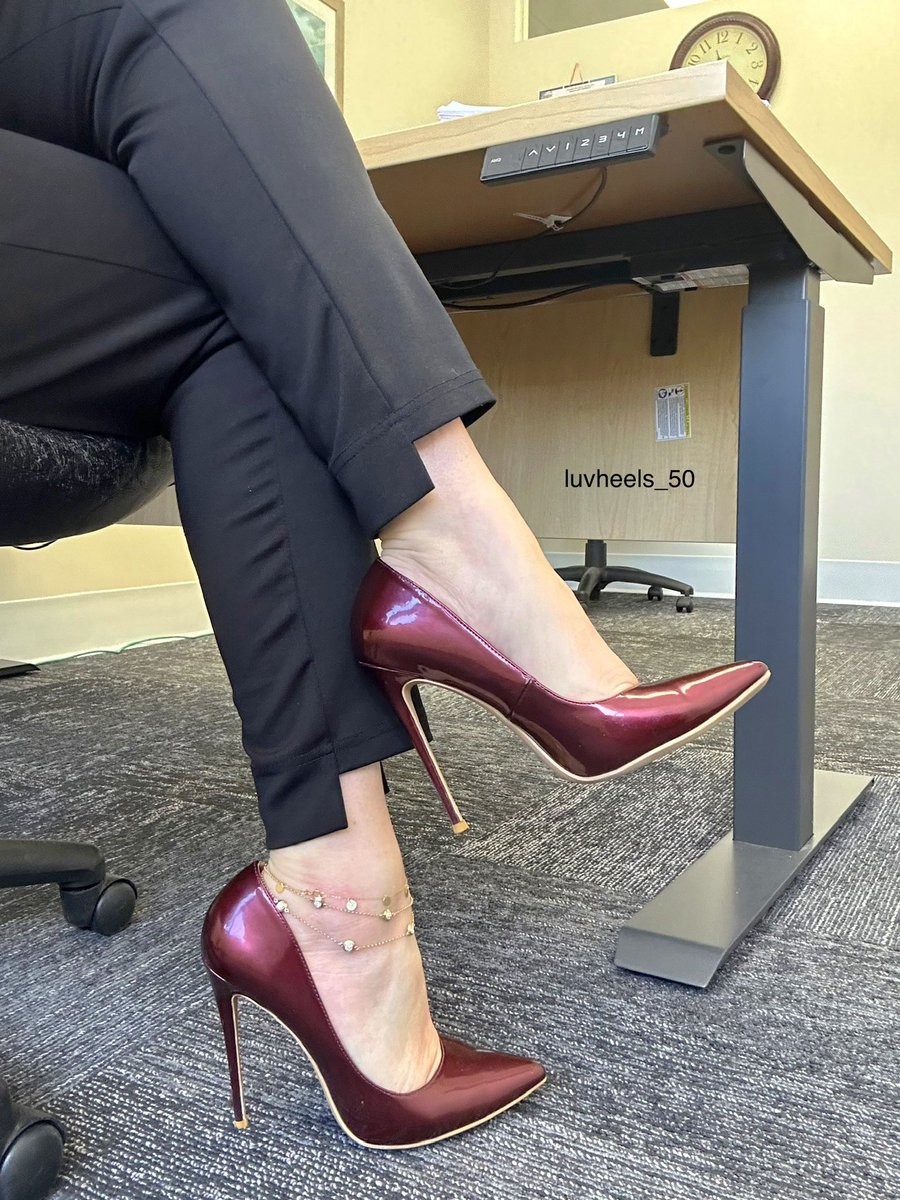 luv_heels's tweet photo. #luvshoes #highheels #heels #thursdayvibe #officeheels #stilettos #shoes #heelsinpublic #shoesoftheday https://t.co/a6etPUioGr