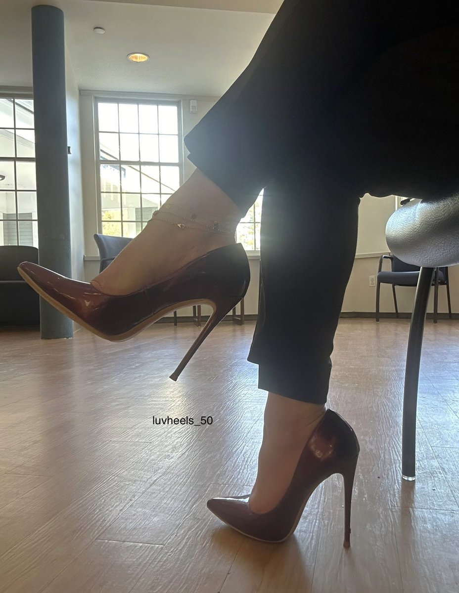luv_heels's tweet photo. #luvshoes #highheels #heels #thursdayvibe #officeheels #stilettos #shoes #heelsinpublic #shoesoftheday https://t.co/a6etPUioGr