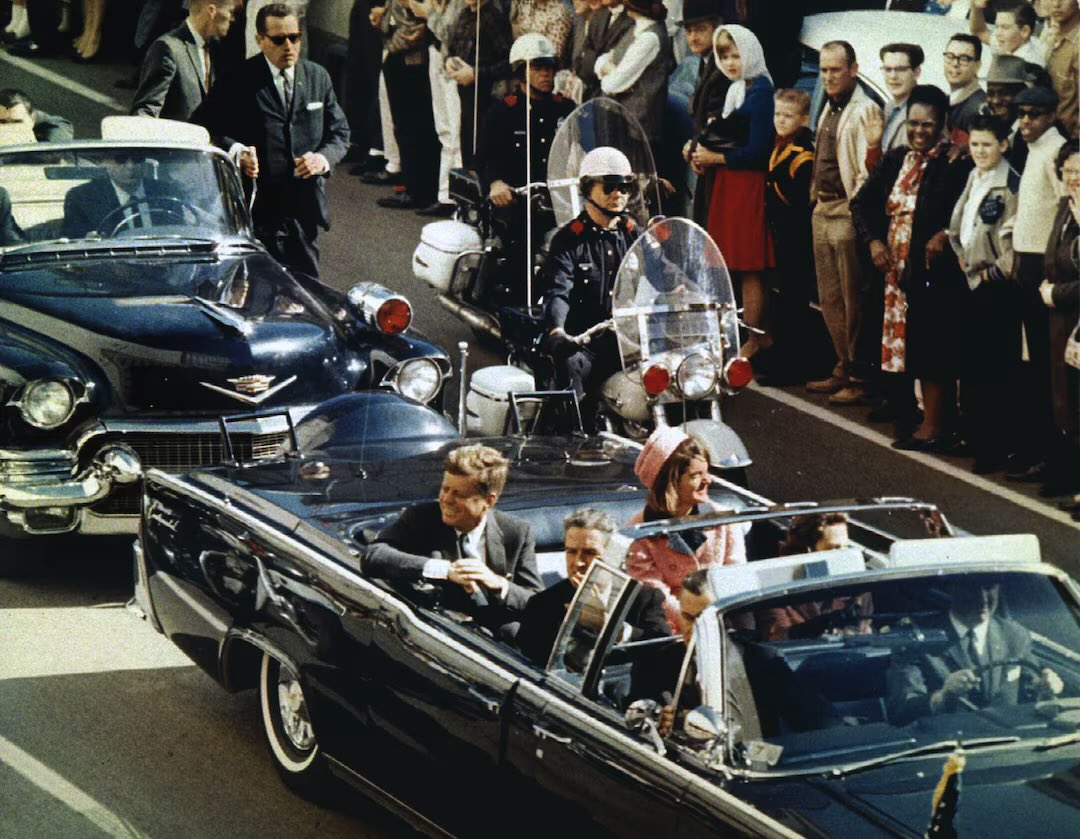 🚨MASSIVE BREAKING:
President Trump signs order to declassify ALL files related to the assassinations of John F. Kennedy, Robert F.
Kennedy, and Martin Luther
King Jr.

Everything is about to change.