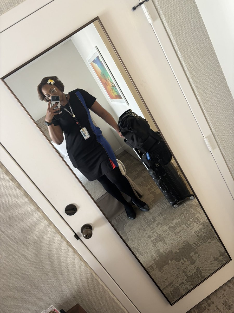 Ms6ftsomething's tweet photo. Where are my tall flight attendants? I’m pretty sure I’m the tallest at Southwest. 6’4 ❤️ https://t.co/yEMCpjKvCN