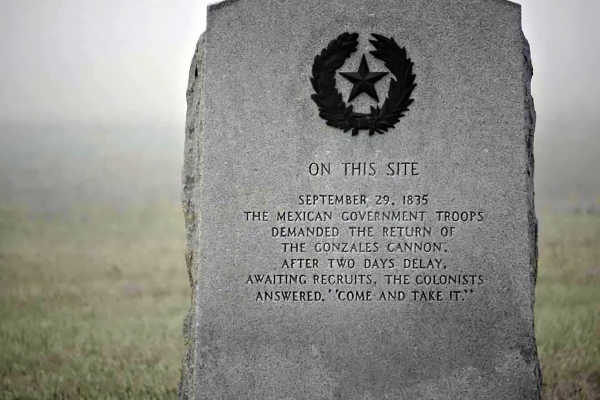 TracesofTexas's tweet photo. Traces of Texas reader Jessica Hyde graciously sent in this nifty photo of a pretty important historical marker.  The text is self-explanatory.  "Come and take it."  Indeed. It gives me goosebumps just to read it and know the importance of the words.

Thank you, Jessica! https://t.co/6Dti9M3UpT