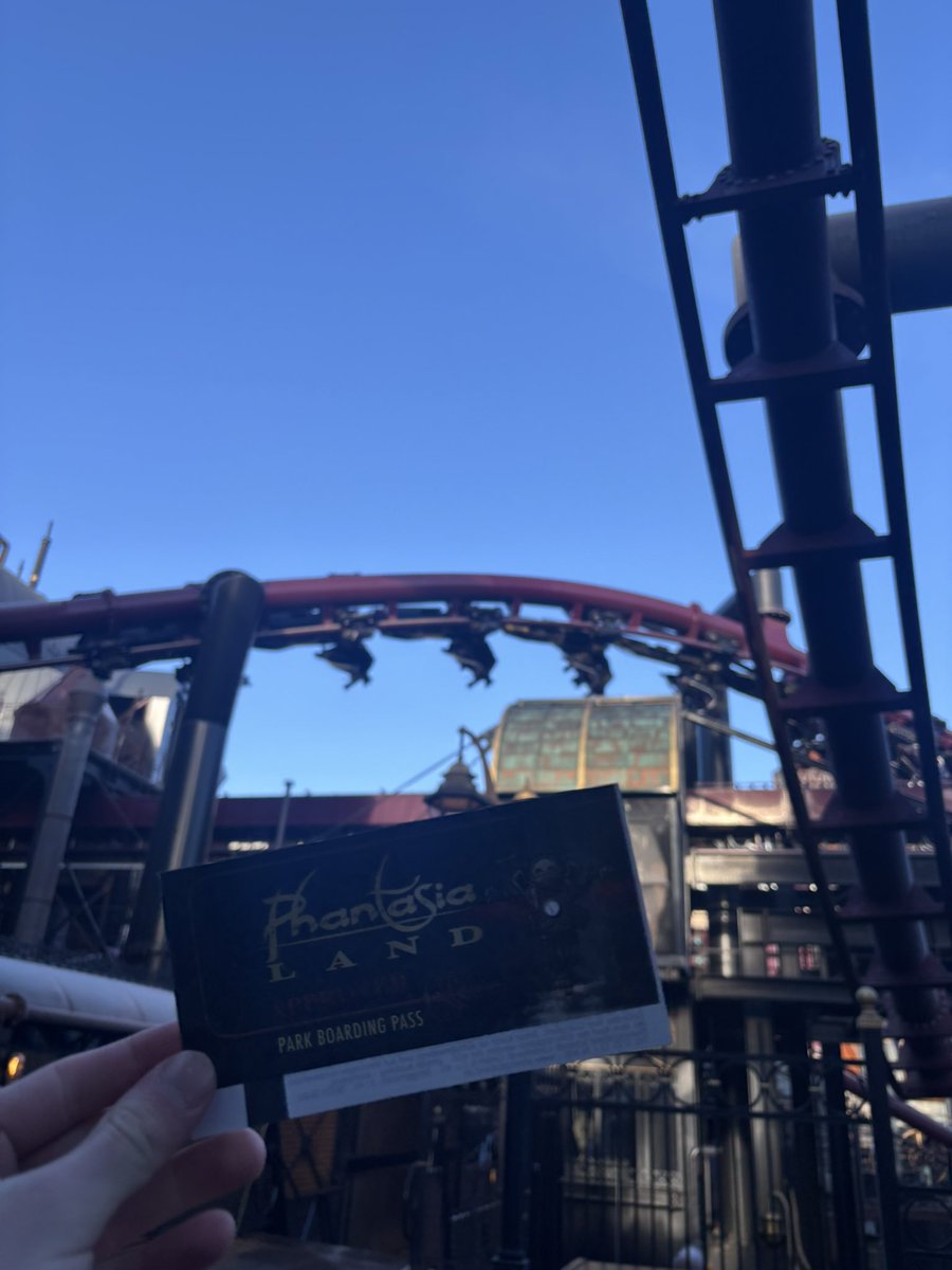 GeorgeByron16's tweet photo. Safe to say, I now understand the hype. Look at Phantasialand, bless her 🇩🇪 https://t.co/RyUBzMSNAP