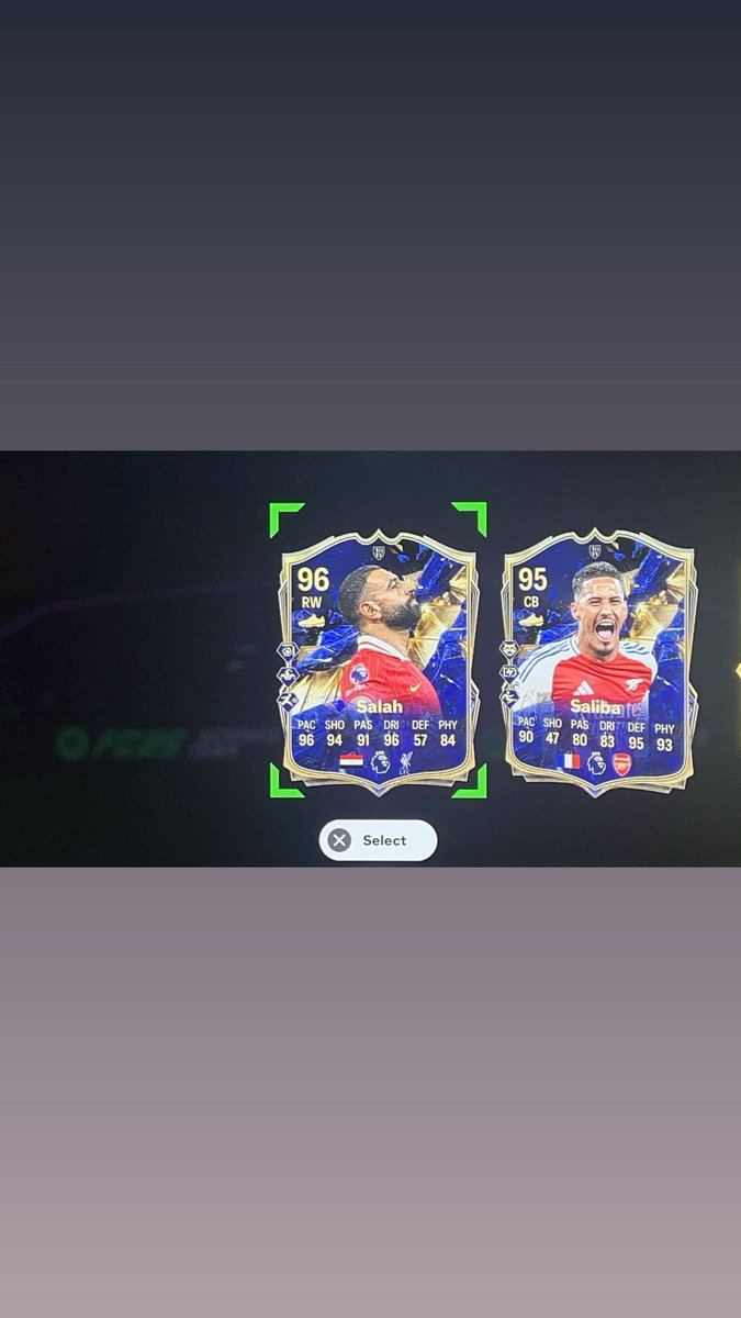 Davidjcw's tweet photo. In Absolute Shock. Couldn’t help but buy a pack for 125k after hearing what everyone had been saying about the 88+ player picks. Good luck everyone especially @NickRTFM who is still grinding. #totyfc25  #toty https://t.co/QbUI7NuFzA