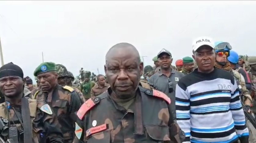 DanielUwezo's tweet photo. Le Gouverneur du Nord-Kivu aurait été tué ce jeudi à Kasengezi où il se rendait pour mobiliser les troupes. Si cela se confirme par les services de sécurité, il faudra voir les choses autrement car ce n'est pas normal de perdre un Gouverneur de Province de cette manière. https://t.co/5c17mLyeqU