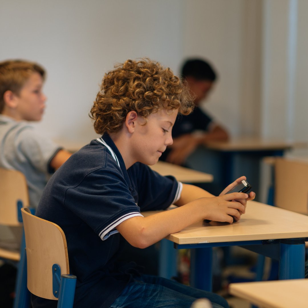 CHADD_ADHD's tweet photo. Cellphone use during the school day provides too many distractions for some students, especially if they have ADHD. Educators and parents are working on solutions that decrease phone use and increase learning. https://t.co/4bQFkSSNaR

#ADHD #ADHDlife #ADHDParent #ADHDAwareness https://t.co/bk8yVONkOJ