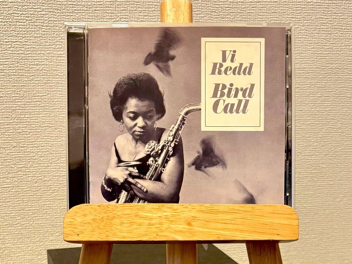 jazz_groovy141's tweet photo. #NowPlaying
#ViRedd
おはようございます☀
今朝は"Lady Bird"ことヴァイ・レッドが敬愛するパーカーへ捧げた"Bird Call"を。
自慢のアルトと歌でパーカー愛奏曲を吹きまくる。ロイ・エアーズをはじめ西海岸の名手達の参加も注目の1枚🎶🎷
Now's The Time https://t.co/7Sq2Tc95bS @YouTubeより https://t.co/aO70XpNdMg