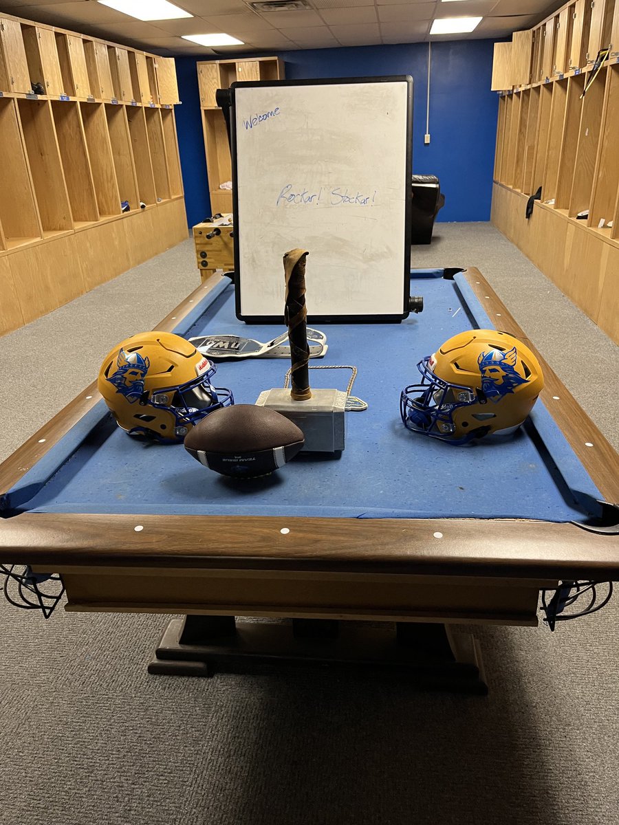 Had a great Visit and talk with ⁦⁦⁦<a href="/FootballBethany/">Bethany College Football</a>⁩ ⁦<a href="/SwedesDC/">Coach Josh Seybert</a>⁩ Thanks a lot for having me.  ⁦<a href="/CoachWhiteDB1/">Coach White</a>⁩ ⁦<a href="/FootWorkUnit/">Footwork Unit</a>⁩ ⁦⁦<a href="/LCEagleFootball/">LC Football</a>⁩ .